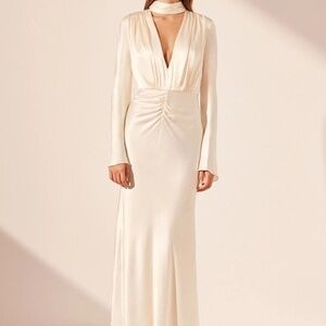Stunning Shona Joy La Lune plunged long sleeve maxi dress-cream